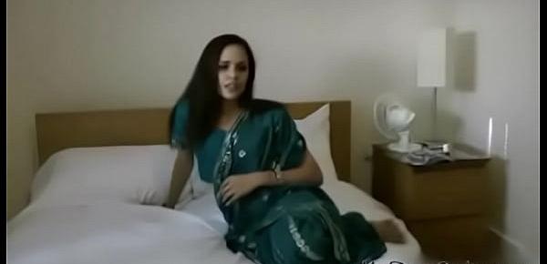  Sexy desi aunty with saree hindi audio sex